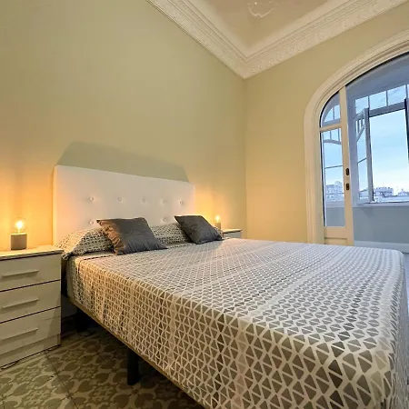 Casa Gaudi Apartment *